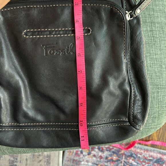 Fossil Vintage Black Leather Messenger crossbody shoulder Bag purse Classic EUC - Picture 4 of 12